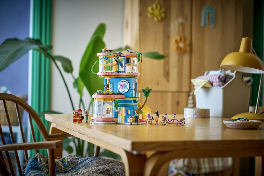 42689 | LEGO® Friends Heartlake City Friends Club House
