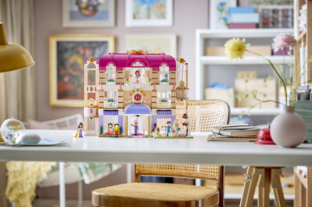 42704 | LEGO® Friends Heartlake City Grand Hotel