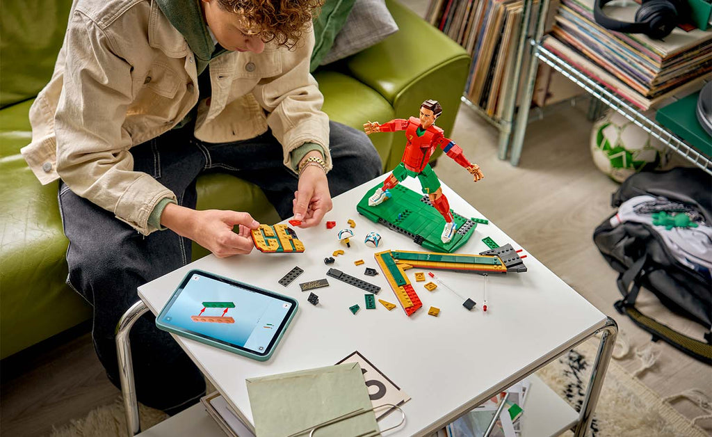 43016 | LEGO® Editions Cristiano Ronaldo – Soccer Legend