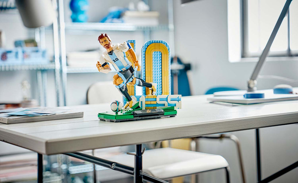 43015 | LEGO® Editions Lionel Messi – Soccer Legend