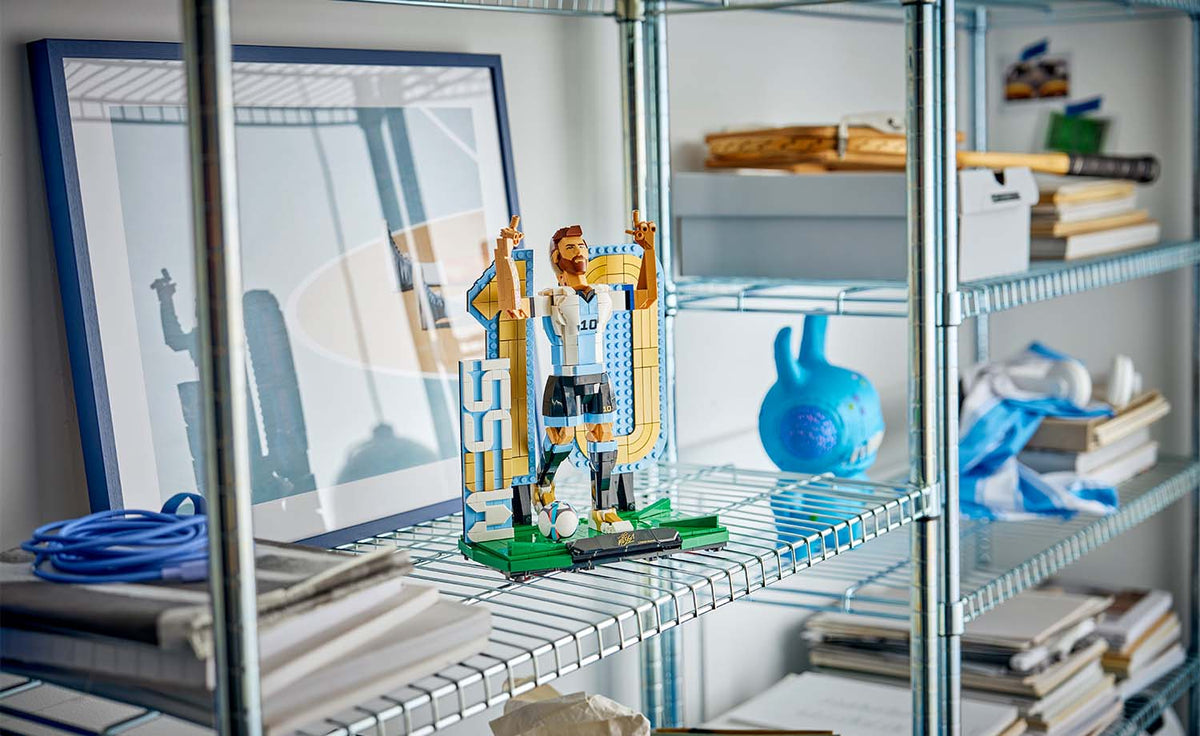 43015 | LEGO® Editions Lionel Messi – Soccer Legend