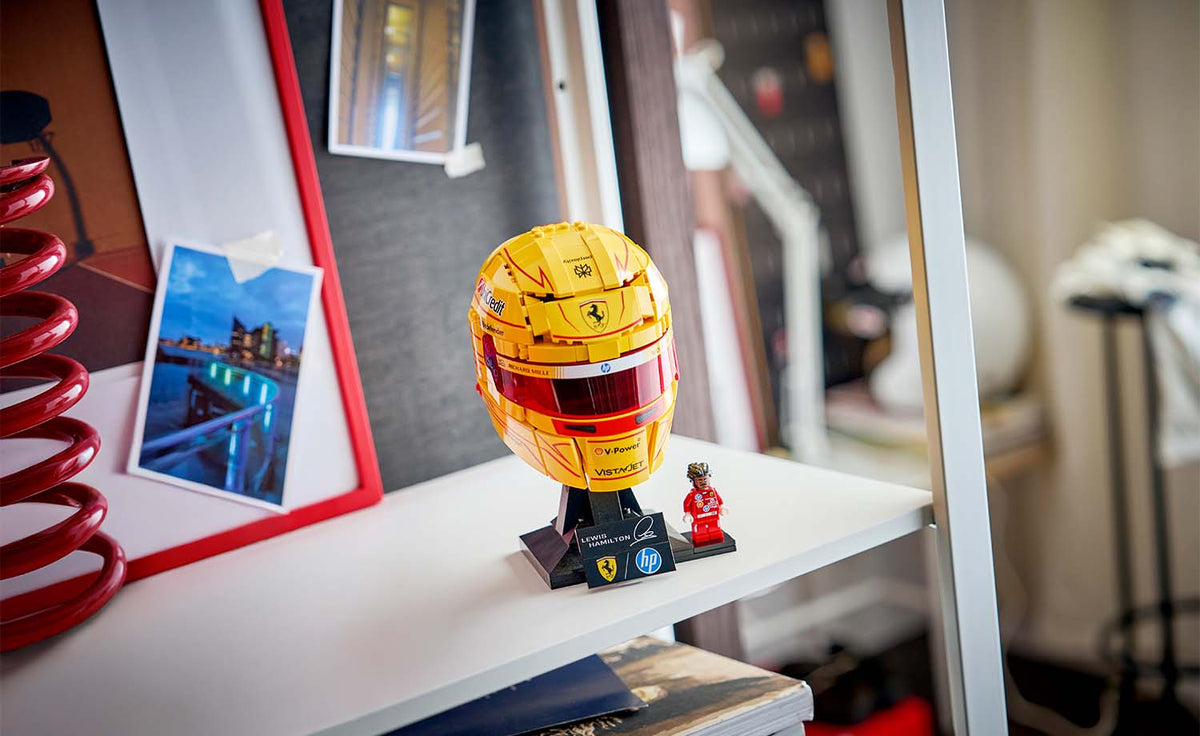43022 | LEGO® Editions Scuderia Ferrari HP Lewis Hamilton Helmet