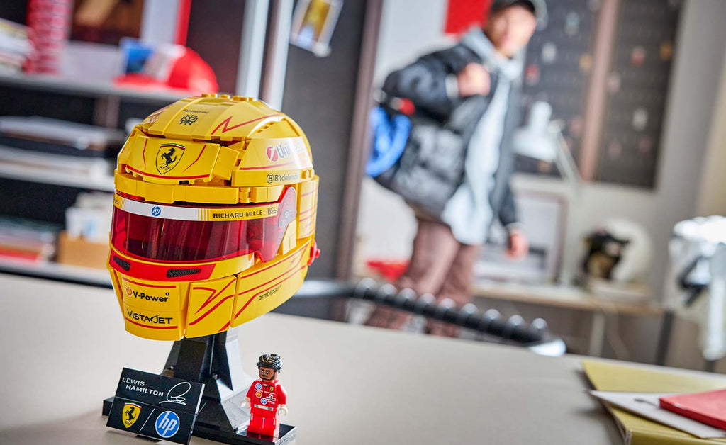 43022 | LEGO® Editions Scuderia Ferrari HP Lewis Hamilton Helmet