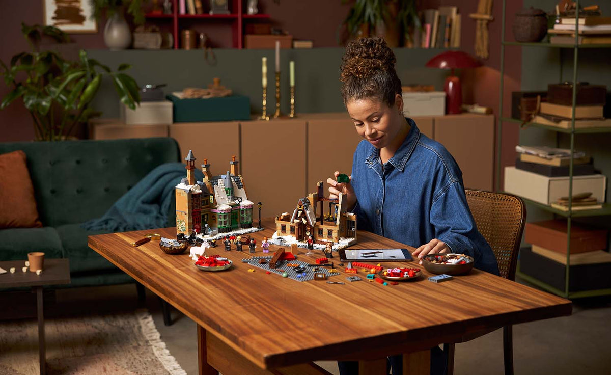 76457 | LEGO® Harry Potter™ Hogsmeade™ Village – Collectors' Edition