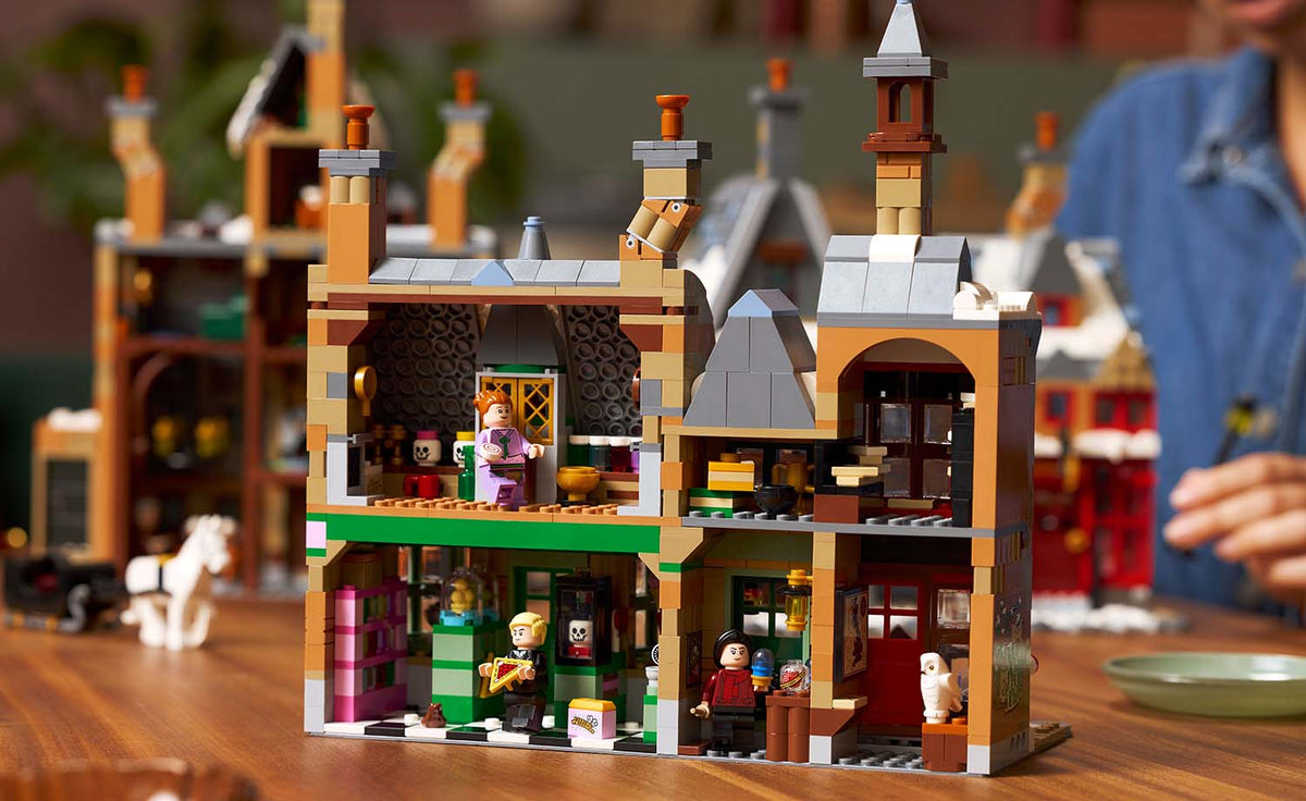 76457 | LEGO® Harry Potter™ Hogsmeade™ Village – Collectors' Edition