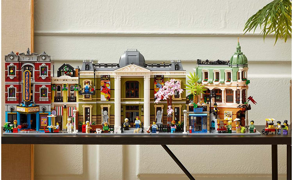 10326 | LEGO® ICONS™ Natural History Museum