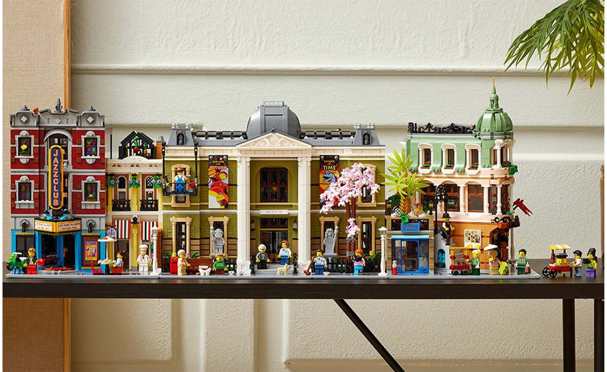 10326 | LEGO® ICONS™ Natural History Museum