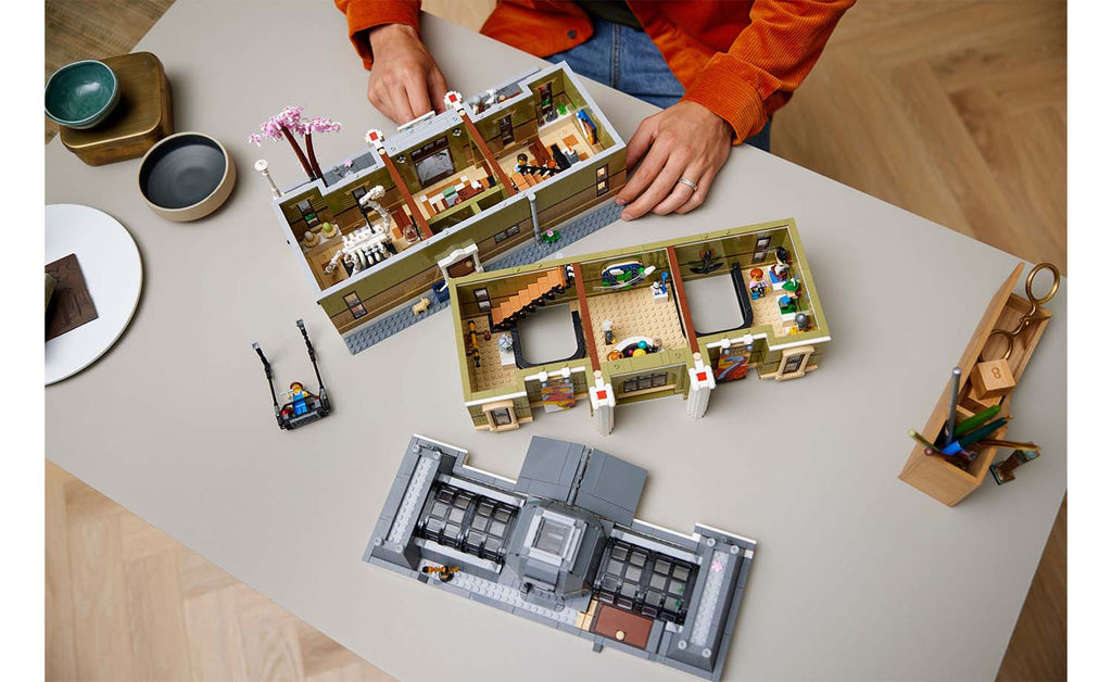 10326 | LEGO® ICONS™ Natural History Museum