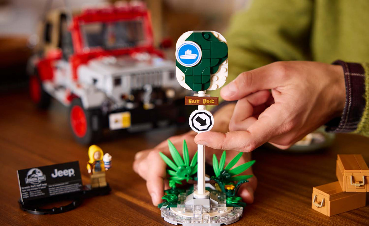 77984 | LEGO® Jurassic World™ Jurassic Park Jeep® Wrangler