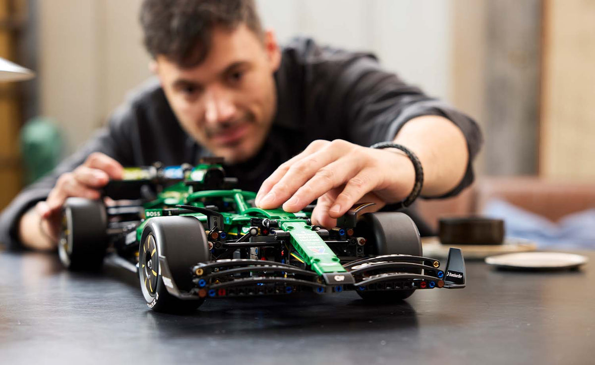 42240 | LEGO® Technic Aston Martin Aramco AMR25 F1® Car