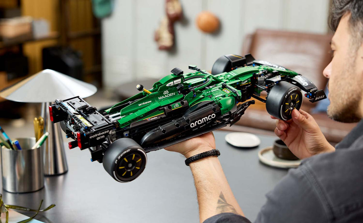 42240 | LEGO® Technic Aston Martin Aramco AMR25 F1® Car