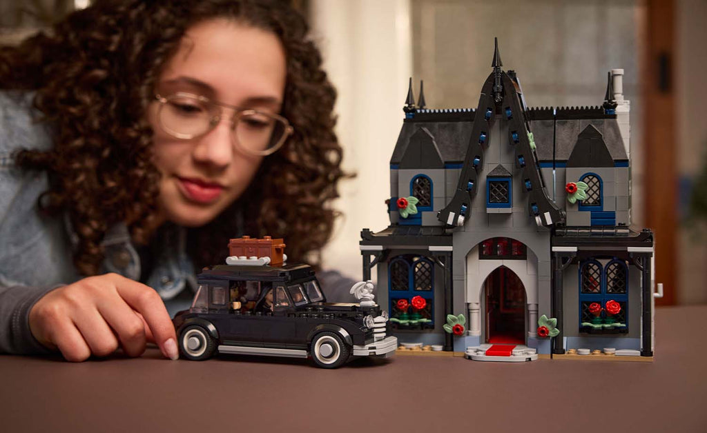 76786 | LEGO® Wednesday Morticia's Cottage
