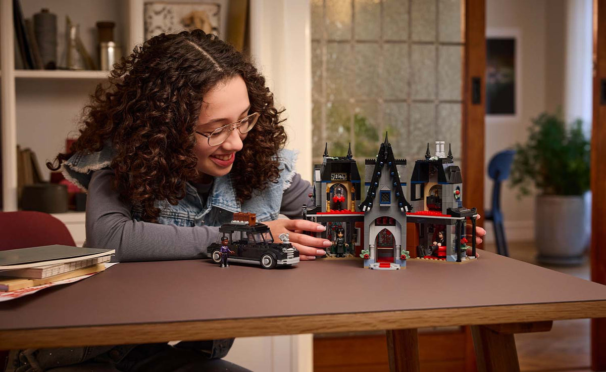 76786 | LEGO® Wednesday Morticia's Cottage