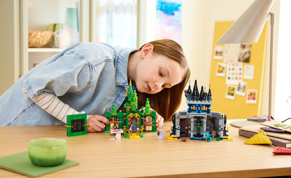75689 | LEGO® Wicked Emerald City & Kiamo Ko Castle